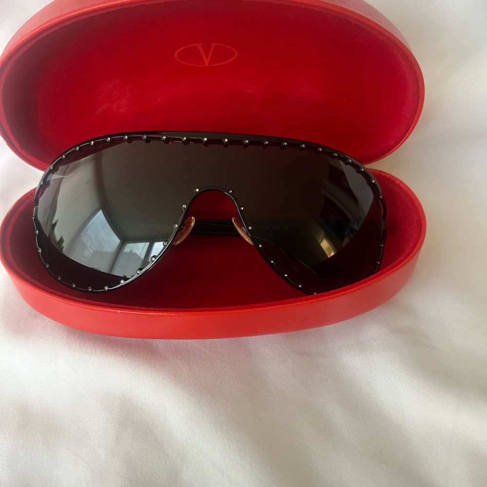 AUTHENTIC VALENTINO Black STUDDED W RHINESTONE SIDES. W case, worn once